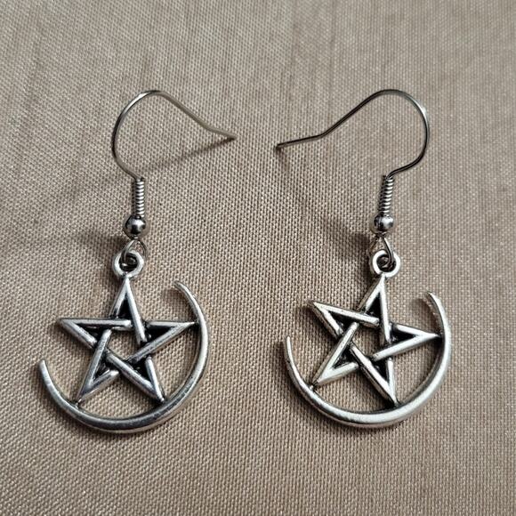 Witchy Crescent Moon & Star Pentagram Silver Tone Earrings - Picture 1 of 2
